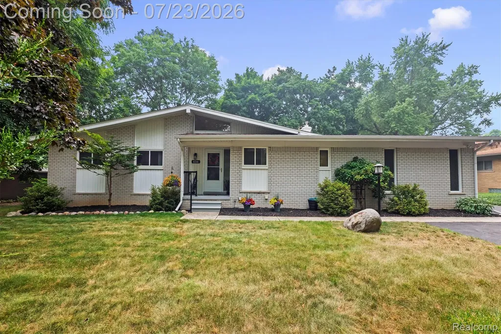 656 Lynndale Court Rochester Hills City MI 48309