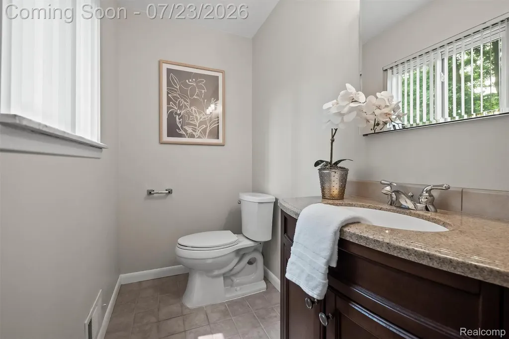 656 Lynndale Court Rochester Hills City MI 48309