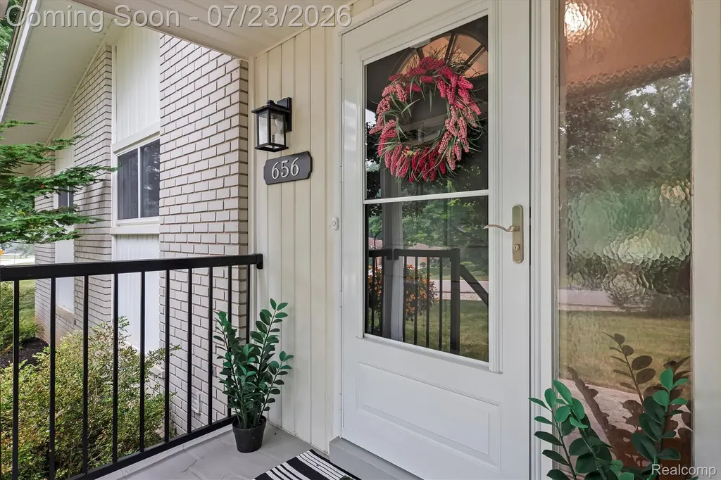 656 Lynndale Court Rochester Hills City MI 48309