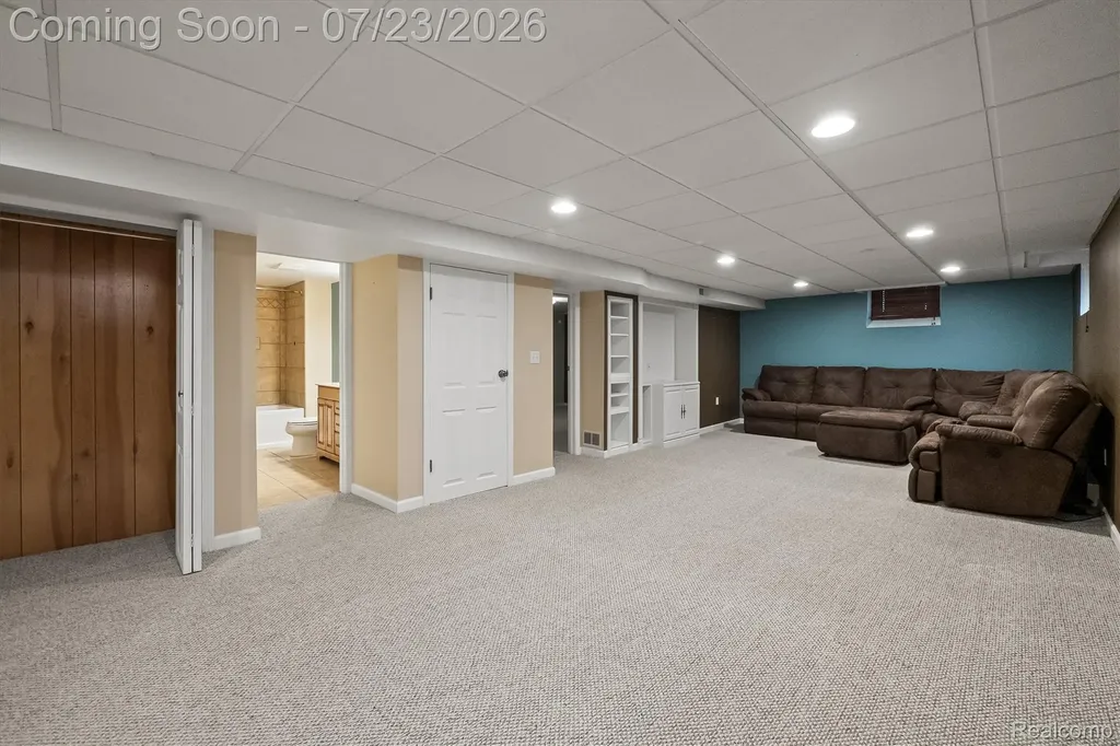 656 Lynndale Court Rochester Hills City MI 48309