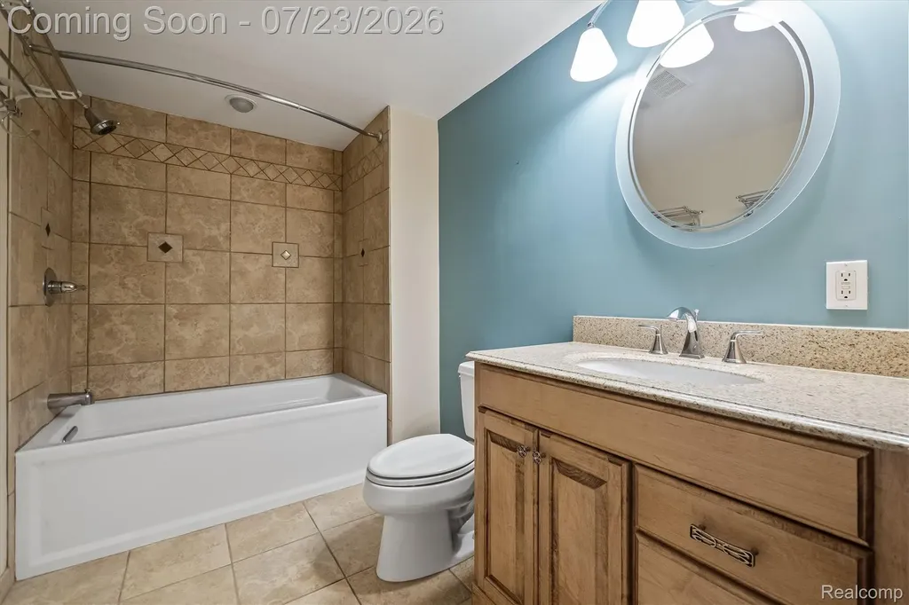 656 Lynndale Court Rochester Hills City MI 48309