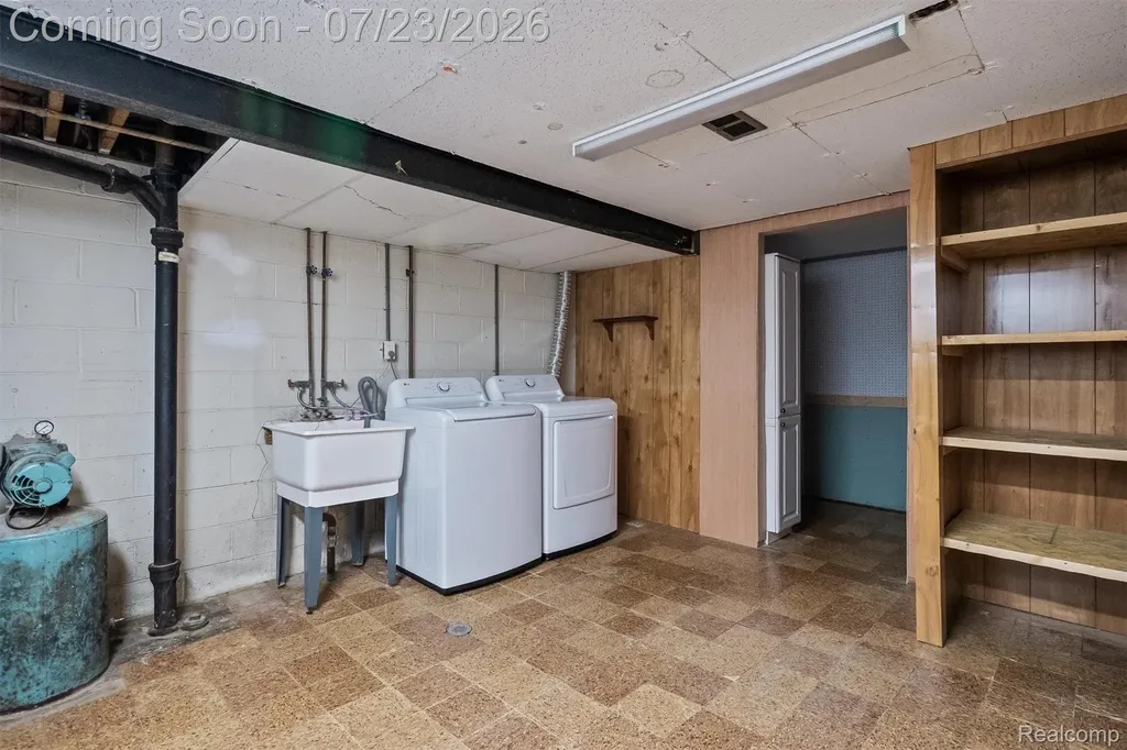 656 Lynndale Court Rochester Hills City MI 48309
