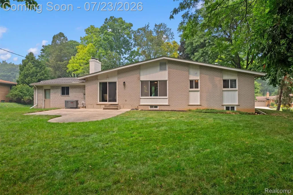 656 Lynndale Court Rochester Hills City MI 48309