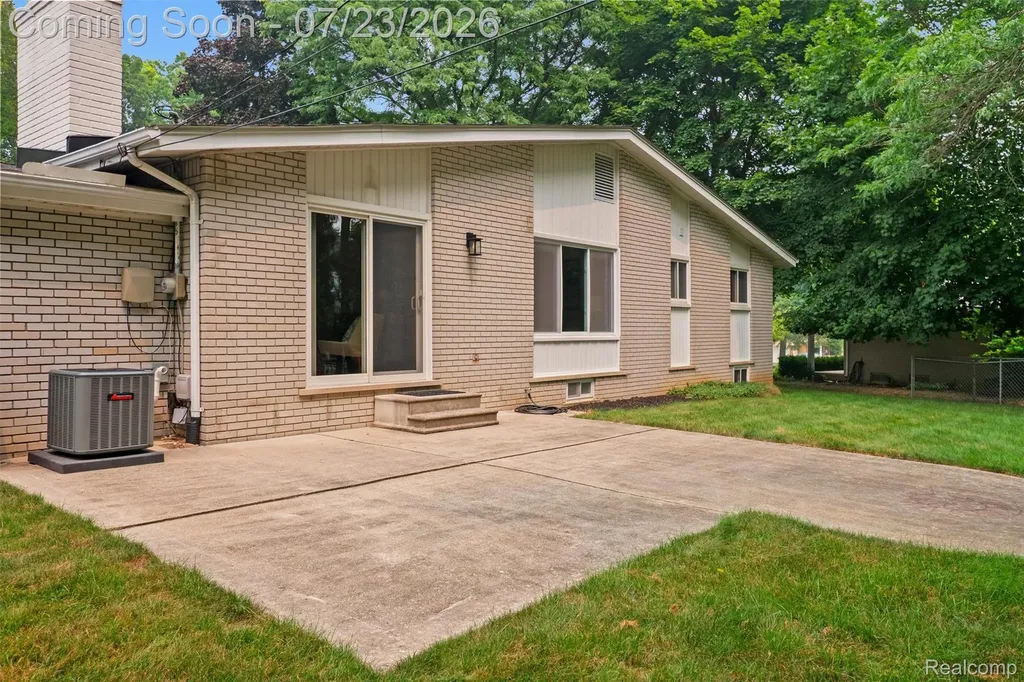 656 Lynndale Court Rochester Hills City MI 48309