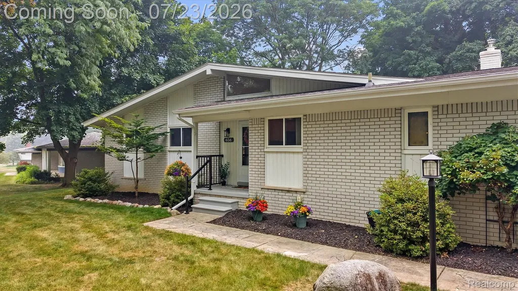 656 Lynndale Court Rochester Hills City MI 48309