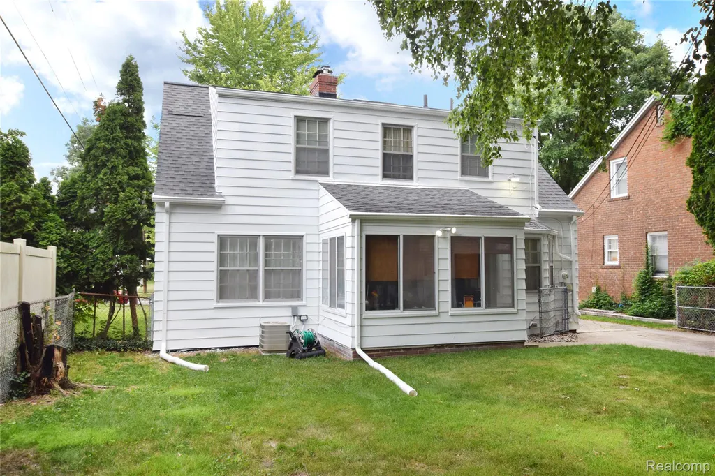 2020 Calumet Street Flint City MI 48503