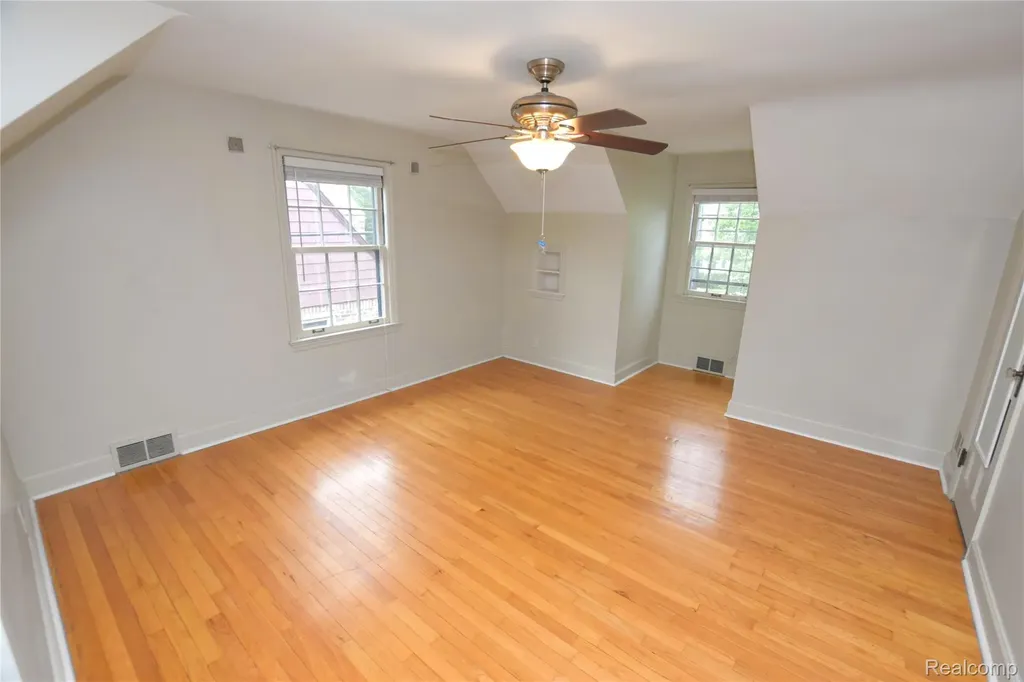 2020 Calumet Street Flint City MI 48503