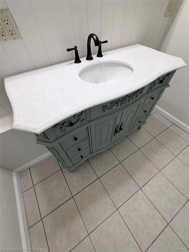 5484 Wakefield Road Grand Blanc Charter Township MI 48439