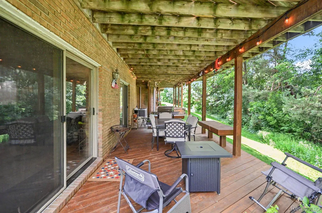 6638 Ridgeview Drive Independence Charter Township MI 48346