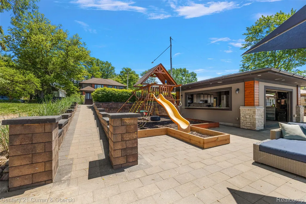 1345 E Lake Drive Novi City MI 48377