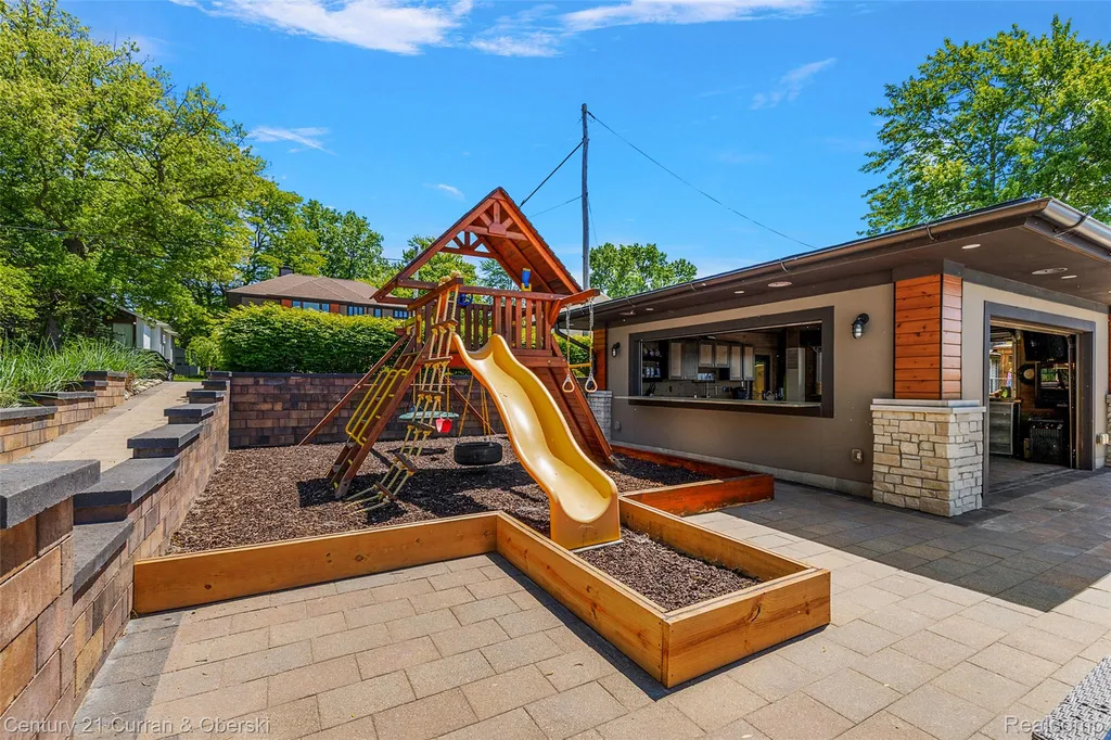 1345 E Lake Drive Novi City MI 48377