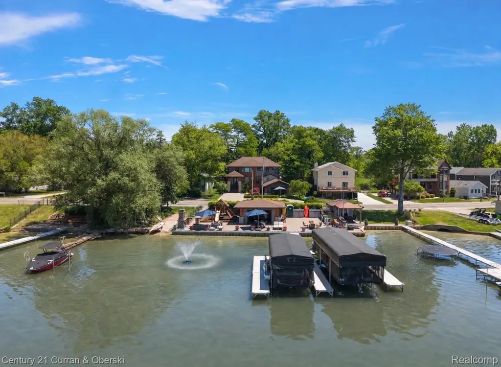 1345 E Lake Drive Novi City MI 48377