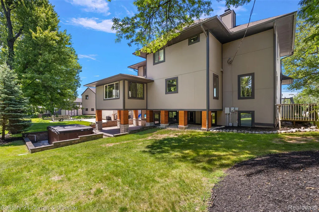 1345 E Lake Drive Novi City MI 48377