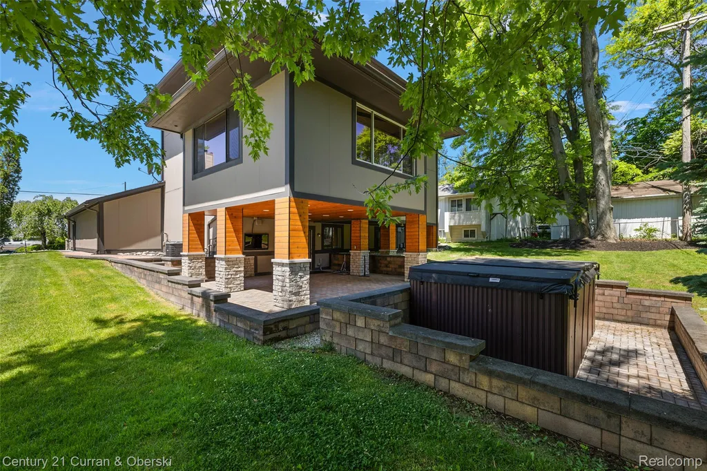 1345 E Lake Drive Novi City MI 48377
