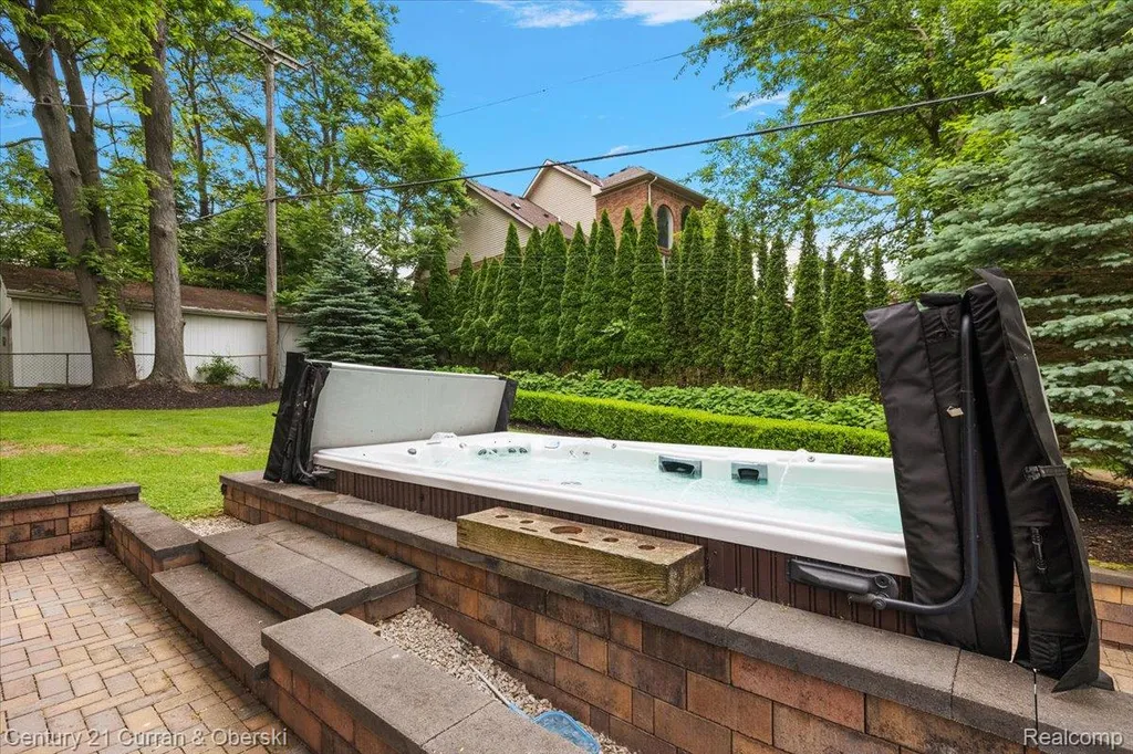 1345 E Lake Drive Novi City MI 48377
