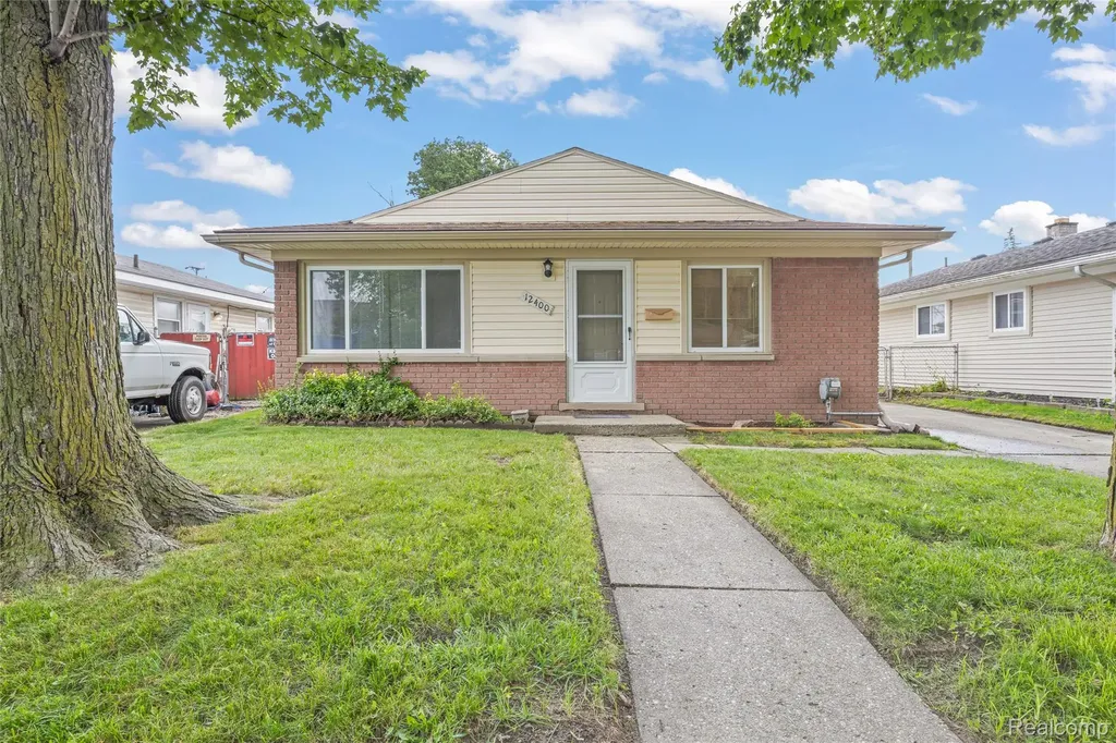 12400 Arcola Street Livonia City MI 48150