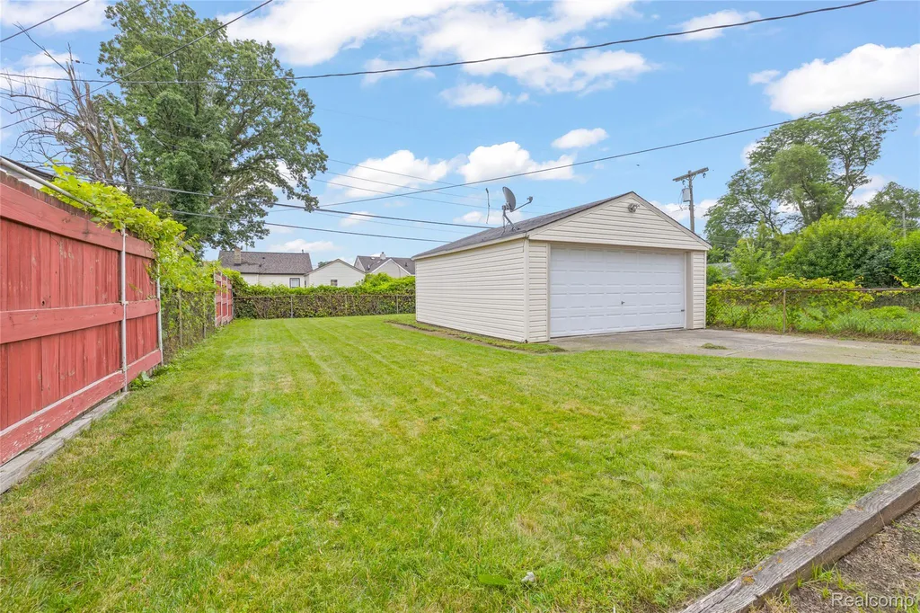 12400 Arcola Street Livonia City MI 48150