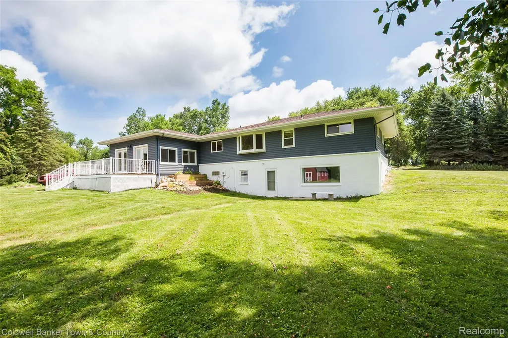 2992 Old Plank Road Milford Charter Township MI 48381