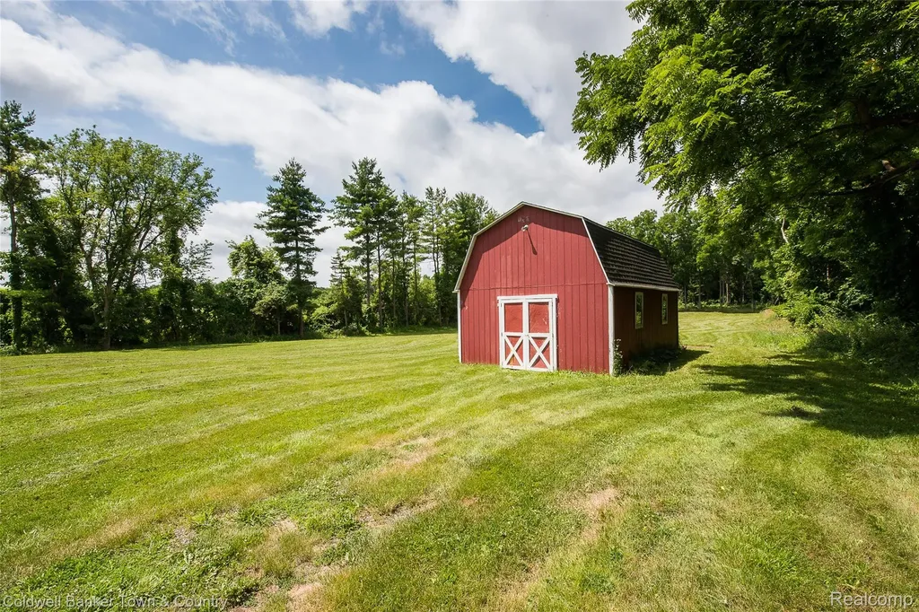 2992 Old Plank Road Milford Charter Township MI 48381