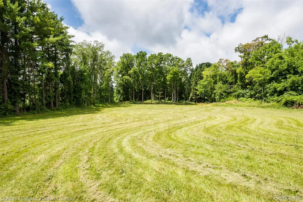 2992 Old Plank Road Milford Charter Township MI 48381