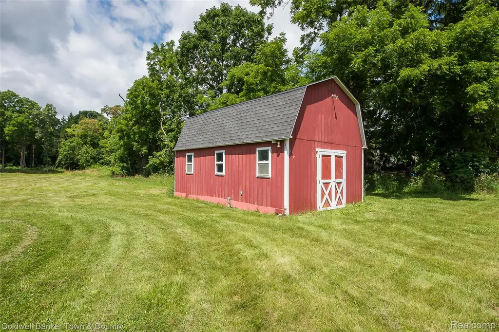 2992 Old Plank Road Milford Charter Township MI 48381