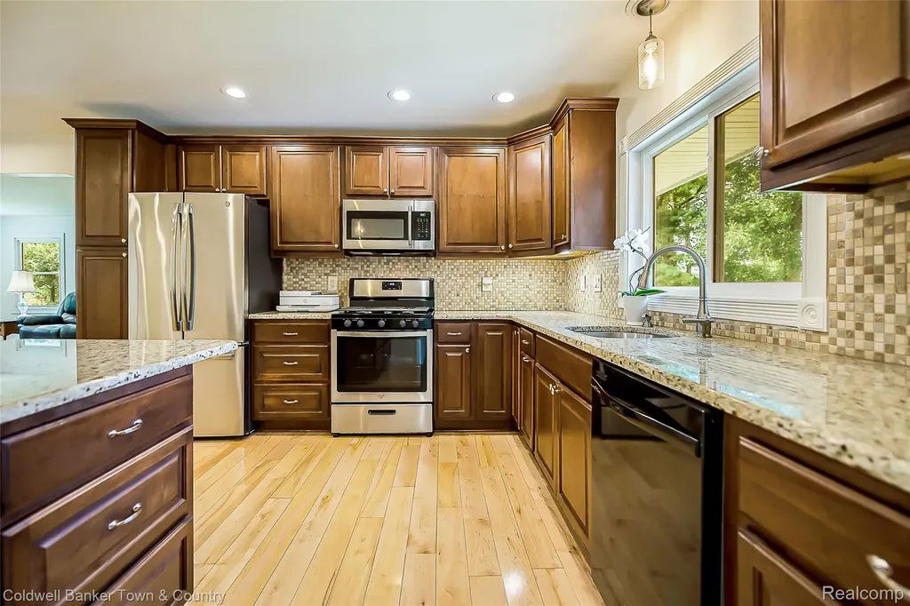 2992 Old Plank Road Milford Charter Township MI 48381