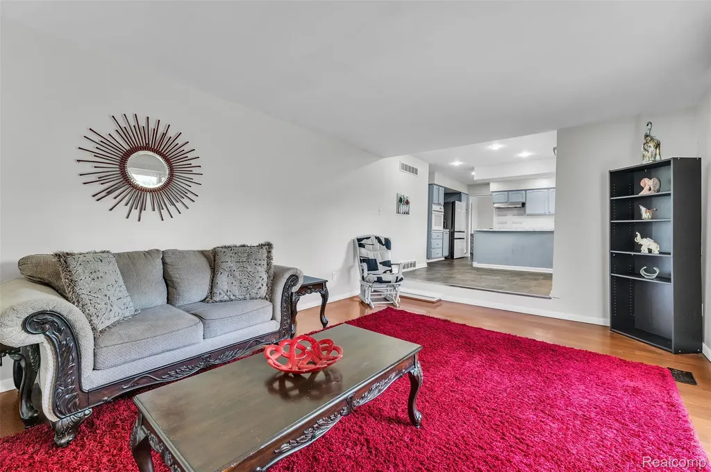 28595 Sann Carlos Street Southfield City MI 48076