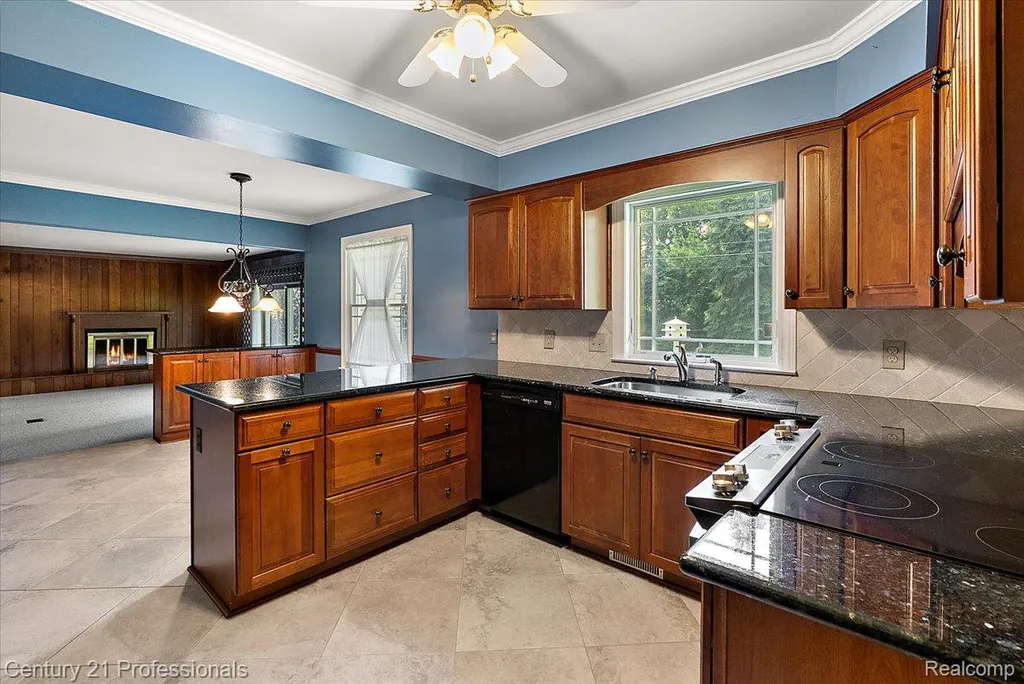 633 Foxhall Road Bloomfield Hills City MI 48304