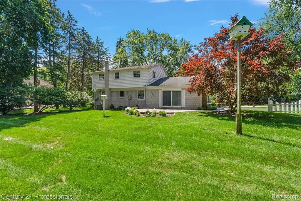 633 Foxhall Road Bloomfield Hills City MI 48304