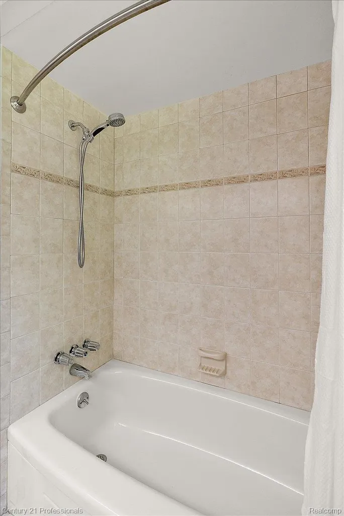633 Foxhall Road Bloomfield Hills City MI 48304