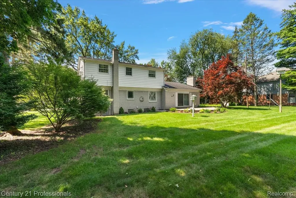 633 Foxhall Road Bloomfield Hills City MI 48304