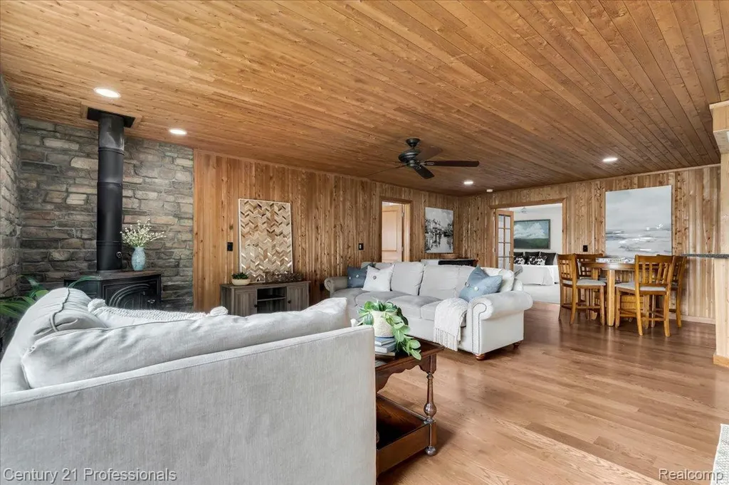 3680 Kingsway Drive Highland Charter Township MI 48356