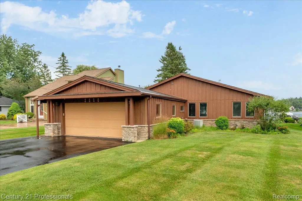 3680 Kingsway Drive Highland Charter Township MI 48356