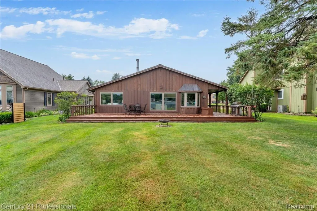 3680 Kingsway Drive Highland Charter Township MI 48356