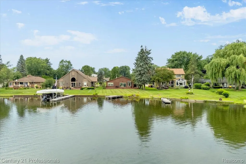 3680 Kingsway Drive Highland Charter Township MI 48356