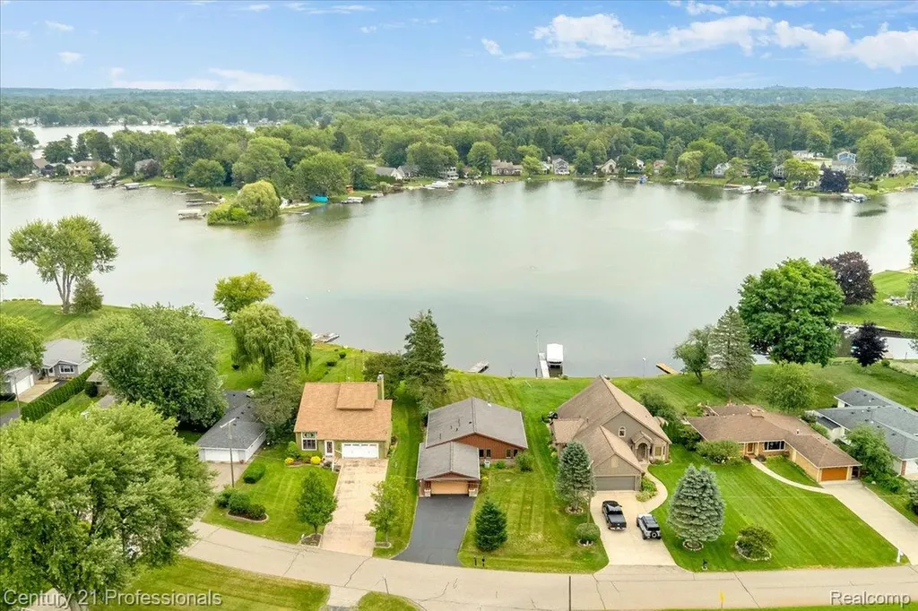 3680 Kingsway Drive Highland Charter Township MI 48356