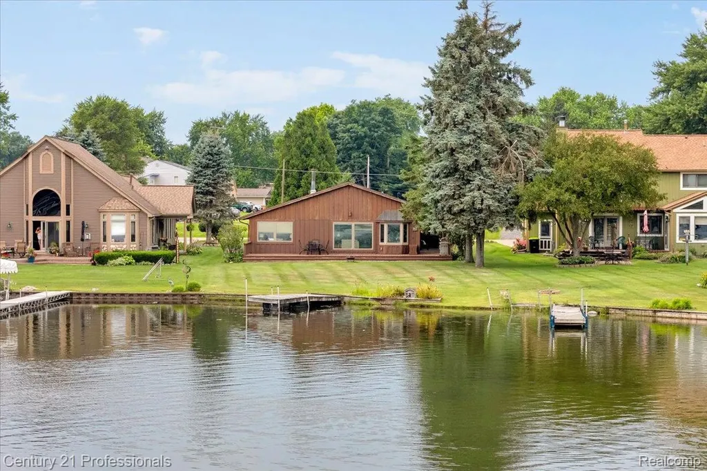 3680 Kingsway Drive Highland Charter Township MI 48356