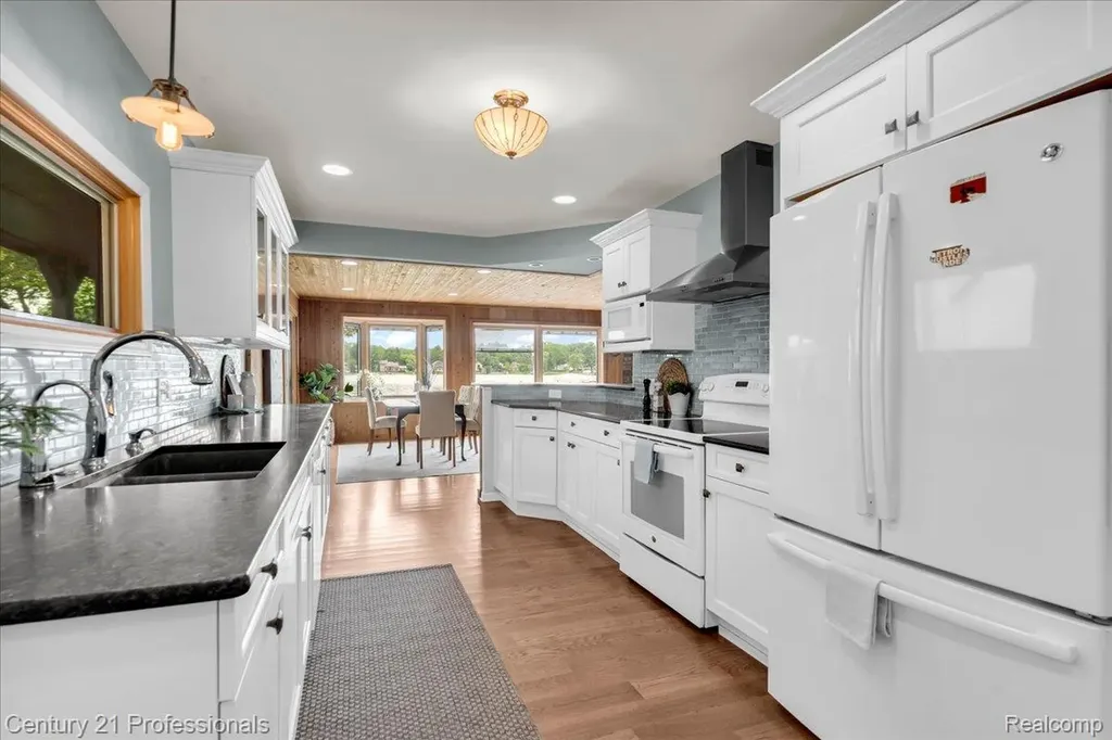 3680 Kingsway Drive Highland Charter Township MI 48356