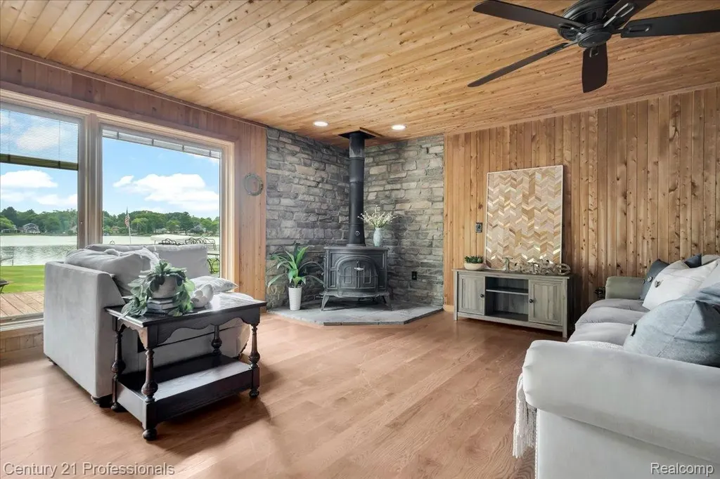3680 Kingsway Drive Highland Charter Township MI 48356