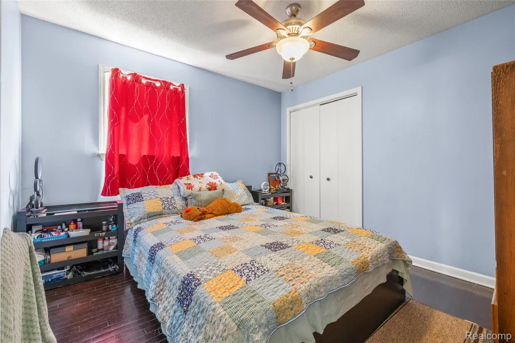 2378 River Drive Lincoln Park City MI 48146