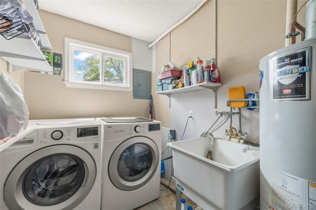 2378 River Drive Lincoln Park City MI 48146