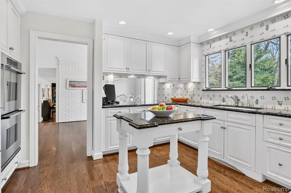 27220 Willowgreen Court Franklin Village MI 48025