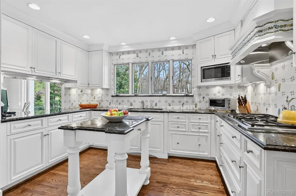 27220 Willowgreen Court Franklin Village MI 48025