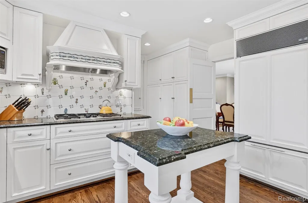 27220 Willowgreen Court Franklin Village MI 48025