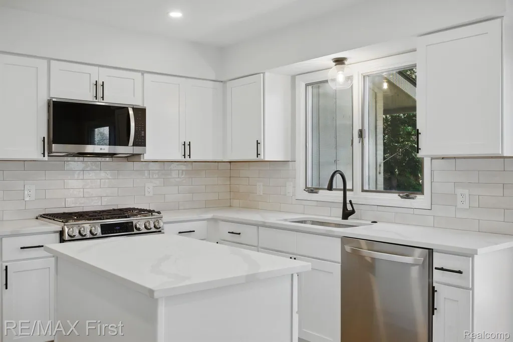 6620 Red Cedar Lane West Bloomfield Charter Township MI 48324