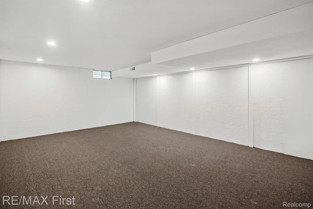 6620 Red Cedar Lane West Bloomfield Charter Township MI 48324