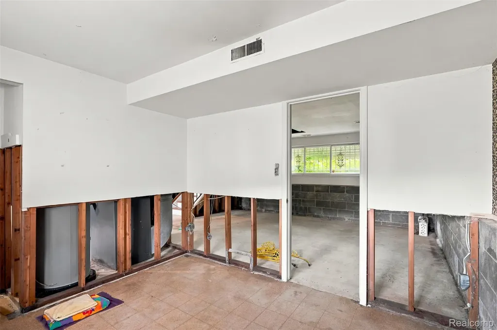 30650 Palmer Road Westland City MI 48186