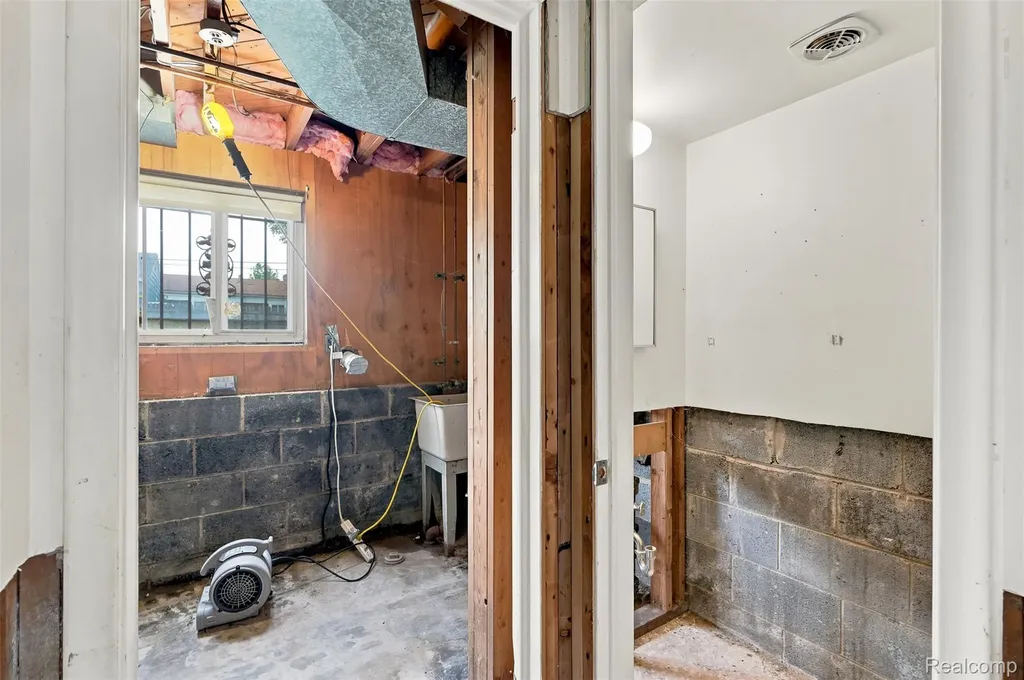 30650 Palmer Road Westland City MI 48186