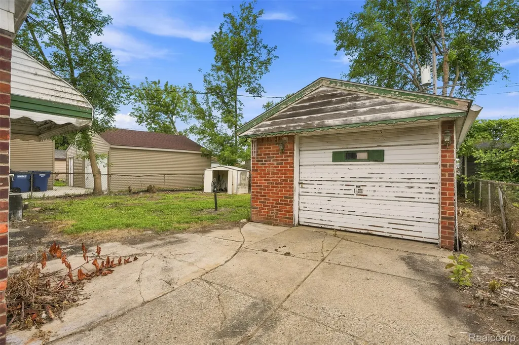 30650 Palmer Road Westland City MI 48186