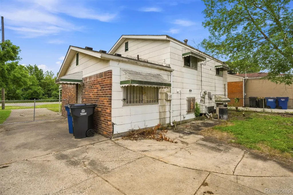 30650 Palmer Road Westland City MI 48186